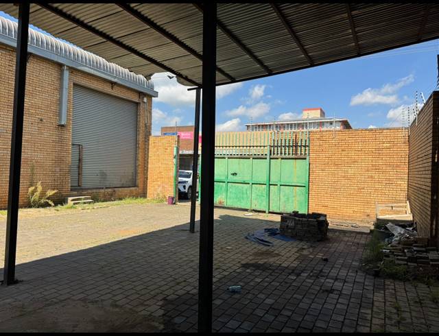1,200M² WAREHOUSE TO LET IN PRETORIA WEST